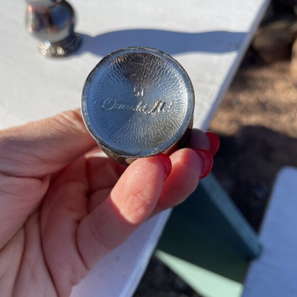 Vintage Oneida 51 Silver Plated Gold Decorative 3” Small Salt & Pepper Shakers - Picture 3 of 4